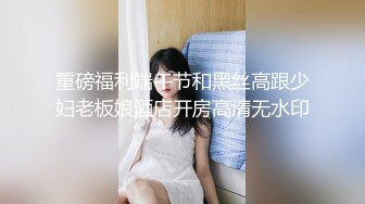 超短裙时尚人妖屁股里夹狐狸尾巴性感撩人假阳具自己插勾引猛男来操