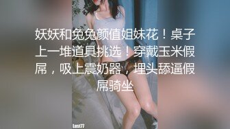 短小乌黑的小鸡巴妹子还吃的一脸享受