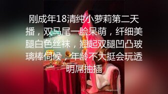 农村留守少妇借钱逾期无力偿还大尺度掰B视频被曝光 (1)