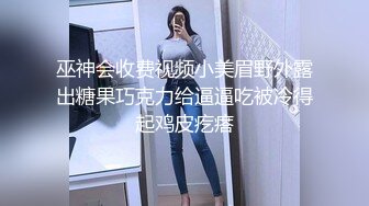 小县城上帝视角偷拍多位年轻美女的小嫩鲍 多个妹子盯着镜头看 (1)