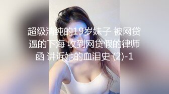 逮到一个高颜值女神嘘嘘，还在来经期，尿尿混合着其他颜色从尿道泉口喷涌而出，美女呀美女！